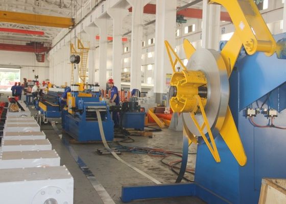 खरीदें 30m/Min चैनल बनाने की मशीन स्वचालित स्ट्रट चैनल रोल बनाने की मशीन online manufacture