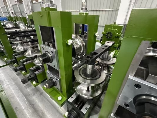 बिल्डिंग प्लैंक ऑटोमैटिक रोल फोर्मिंग मशीन 7.5kw हाइड्रोलिक कटिंग सिस्टम